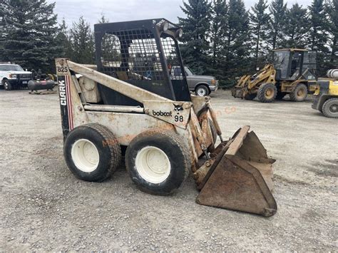 clark 825 skid steer specs|bobcat 825 oil capacity.